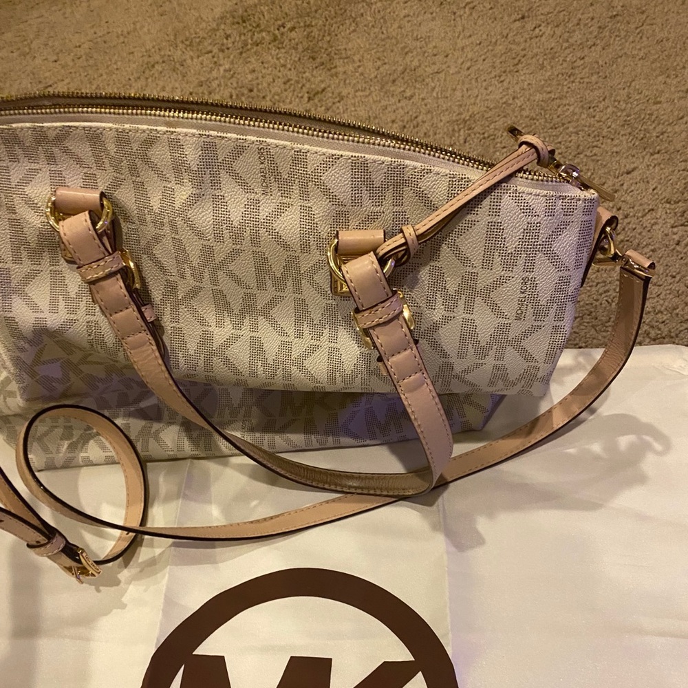 Michael kors purse